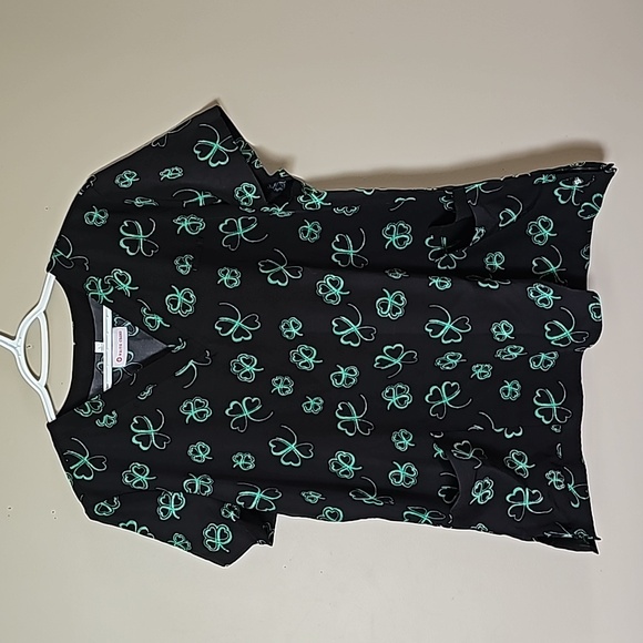 Multiple Scrubs Shirts Large - Picture 4 of 9